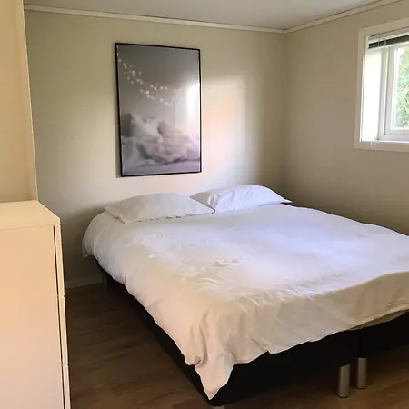 Sentrumsnaer Kjellerleilighet, Naer Sykehus Og Hogskole, Parkering Haugesund Buitenkant foto