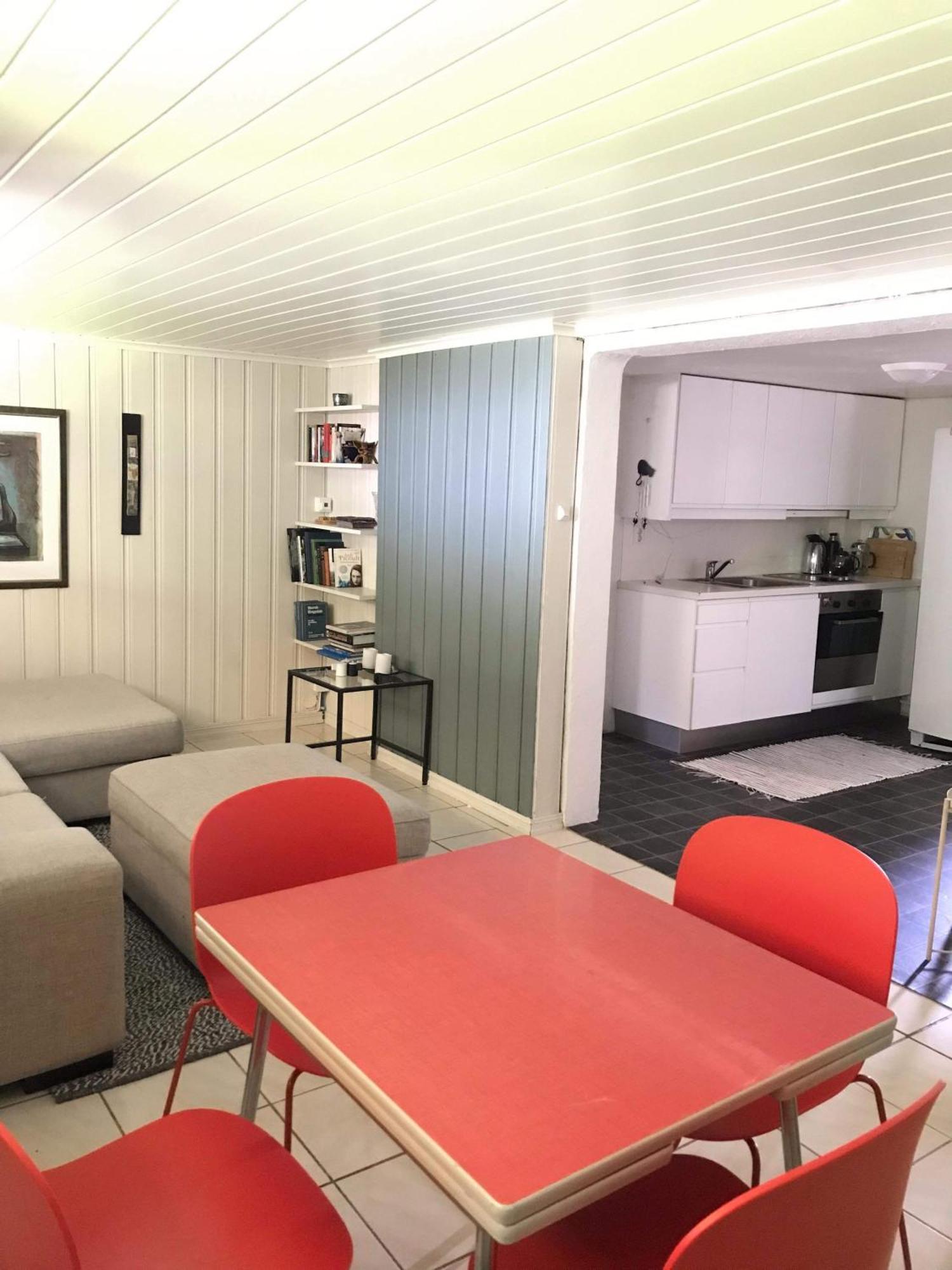 Sentrumsnaer Kjellerleilighet, Naer Sykehus Og Hogskole, Parkering * Haugesund